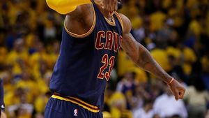 VIDEO | Fantastic, fabulos, magic! LeBron James a câștigat de unul singur meciul doi al finalei NBA, cu un triple-double în fața lui Golden State Warriors