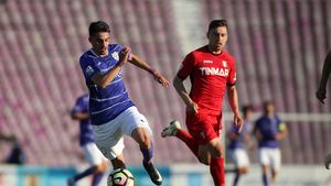 Cum se deturnează un jucător de 300.000 de euro. După ce FCSB și Slovan Bratislava au făcut oferte pentru Mailat, acesta a cerut rezilierea contractului cu ACS Poli. Primarul Timișoarei acuză intermediarii: "Niște viermi!" | UPDATE Impresarul lui Mailat: "Mint! Niște incompetenți! Nu există nicio ofertă!" | ACTE