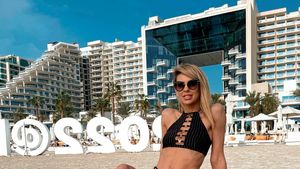 Andreea Hanca a furat toate privirile la Petrolul - FCSB! Cum s-a afișat și cu cine s-a întâlnit soția lui Sergiu Hanca | GALERIE FOTO