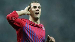 Becali, lovit din plin de rivala din Giulești! Iancu:** "Nikolic e jucătorul Rapidului, am semnat actele! Dacă Steaua îl vrea, trebuie să le facă lor o ofertă"