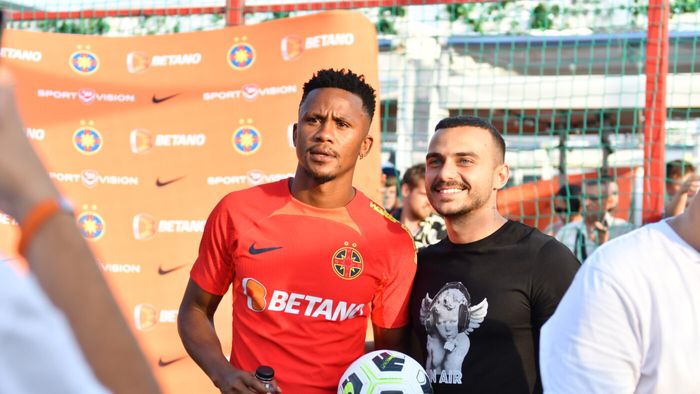Variantă incredibilă din Africa de Sud în cazul transferului lui Siyabonga Ngezana, după ce fundașul nu prinde minute la FCSB: „Trebuie să dea banii înapoi pentru el!”
