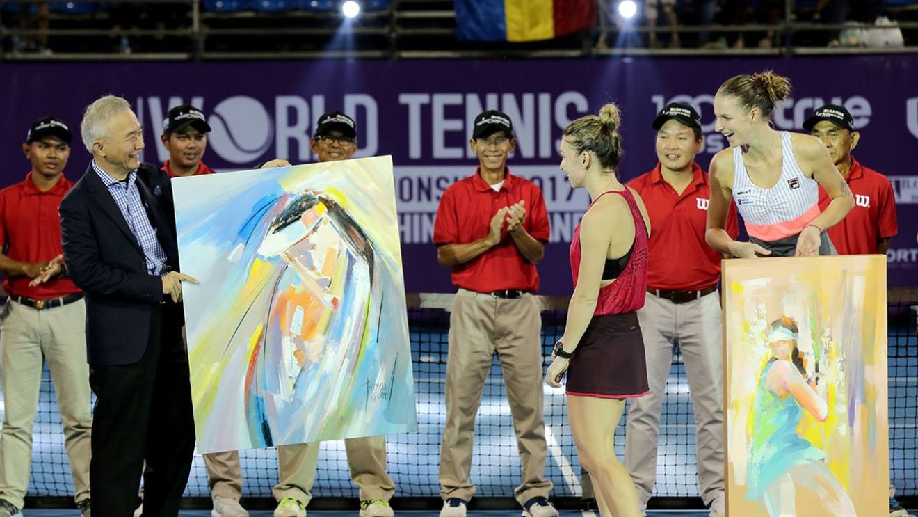 Halep nu s-a putut abține și a luat-o la întrebări pe finalista turneului din Thailanda: "De ce râzi?" | FOTO