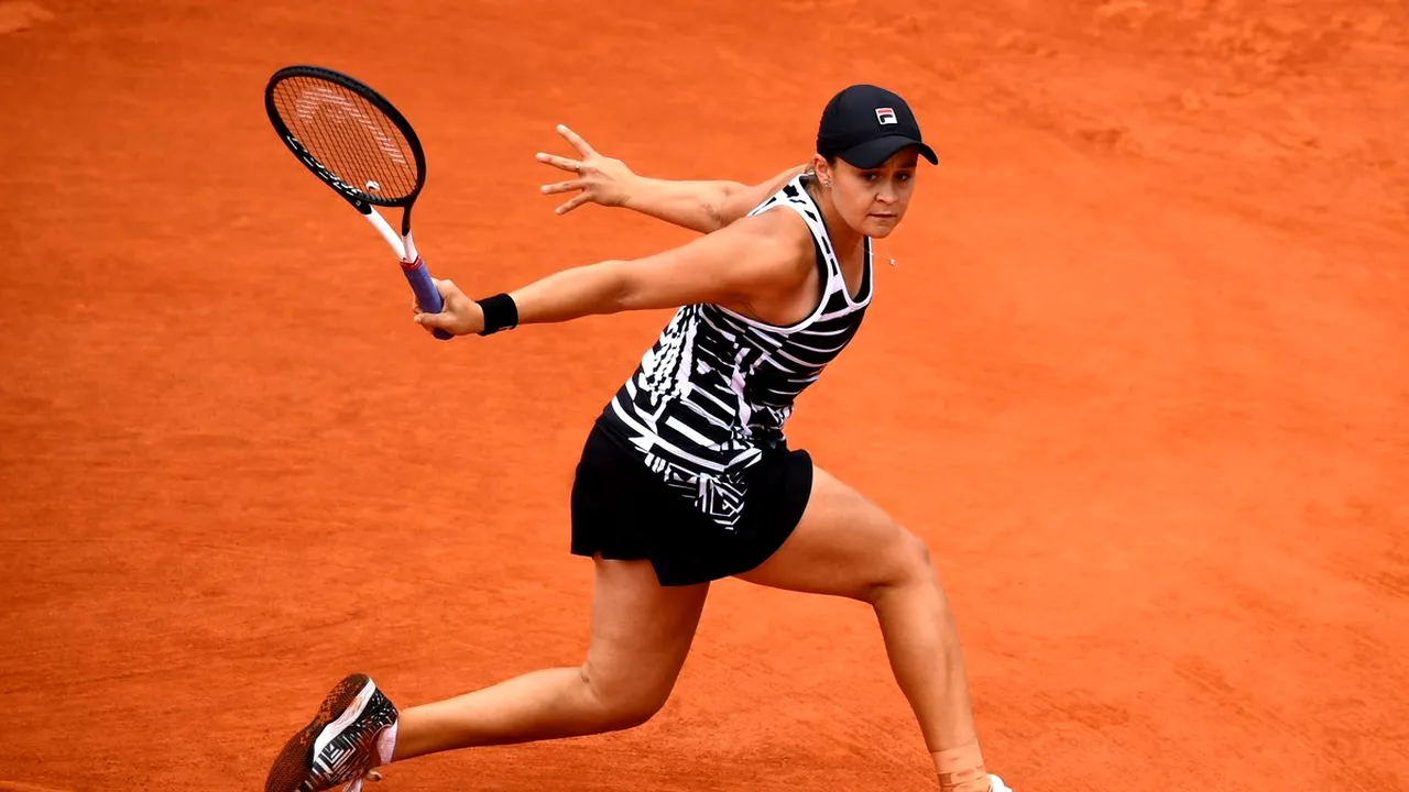 Ștafeta s-a predat la Paris! Trofeul câștigat anul trecut de Simona Halep pleacă în Australia: Ashleigh Barty a câștigat finala feminină la Roland Garros 2019. 