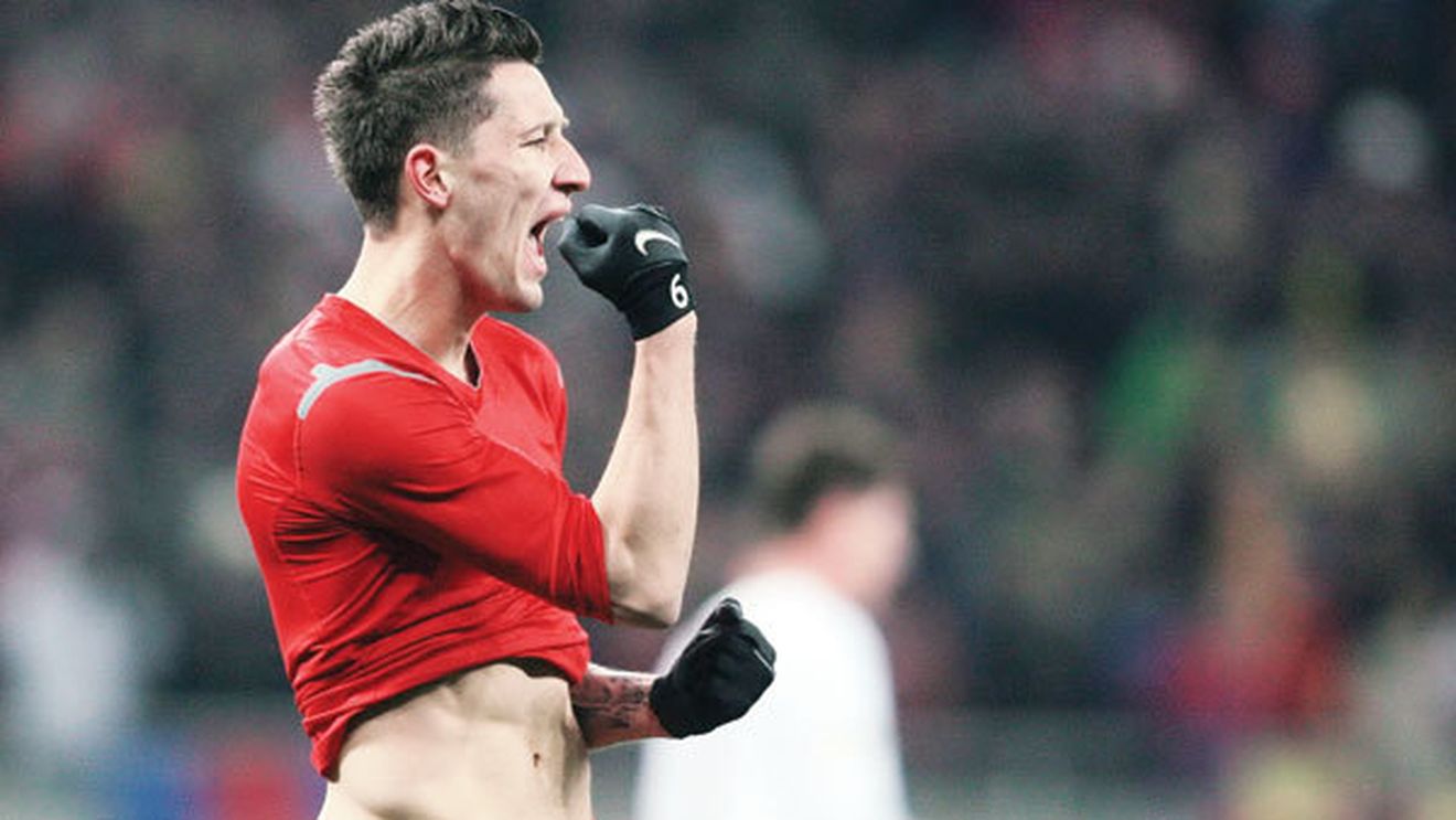 Becali îi acordă credit nelimitat, Stan îl 'arde' la salariu!** Gigi l-a iertat pe Mihai Costea: "Îl știu de Nilă, nu de bătăuș"