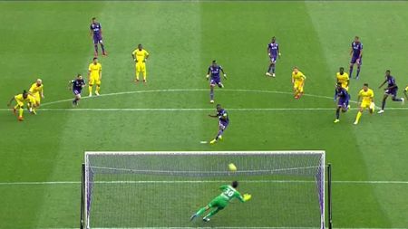 Ce mare e Tătărușanu! VIDEO | Goalkeeper-ul român i-a "scos" din nou pe cei de la Nantes și a apărat un penalty