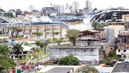 Familii evacuate și legi modificate pentru organizarea Mondialului! "În Brazilia se încalcă drepturile omului!"