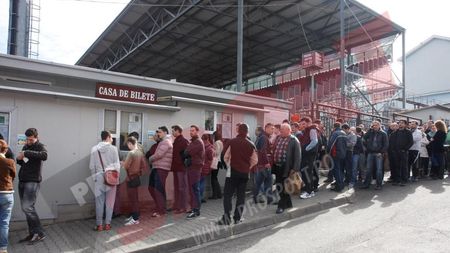 CFR - Steaua, cu casa închisă. Încasări de 100.000 de euro pentru trupa lui Paszkany