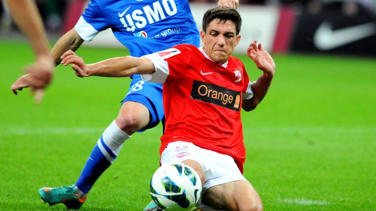 Șefii dinamoviști i-au încurcat planurile lui Uhrin! Antrenorul a vrut să-l titularizeze pe Nica în meciurile cu UTA și Gaz Metan, dar managementul nu i-a oferit un contract fundașului | EXCLUSIV