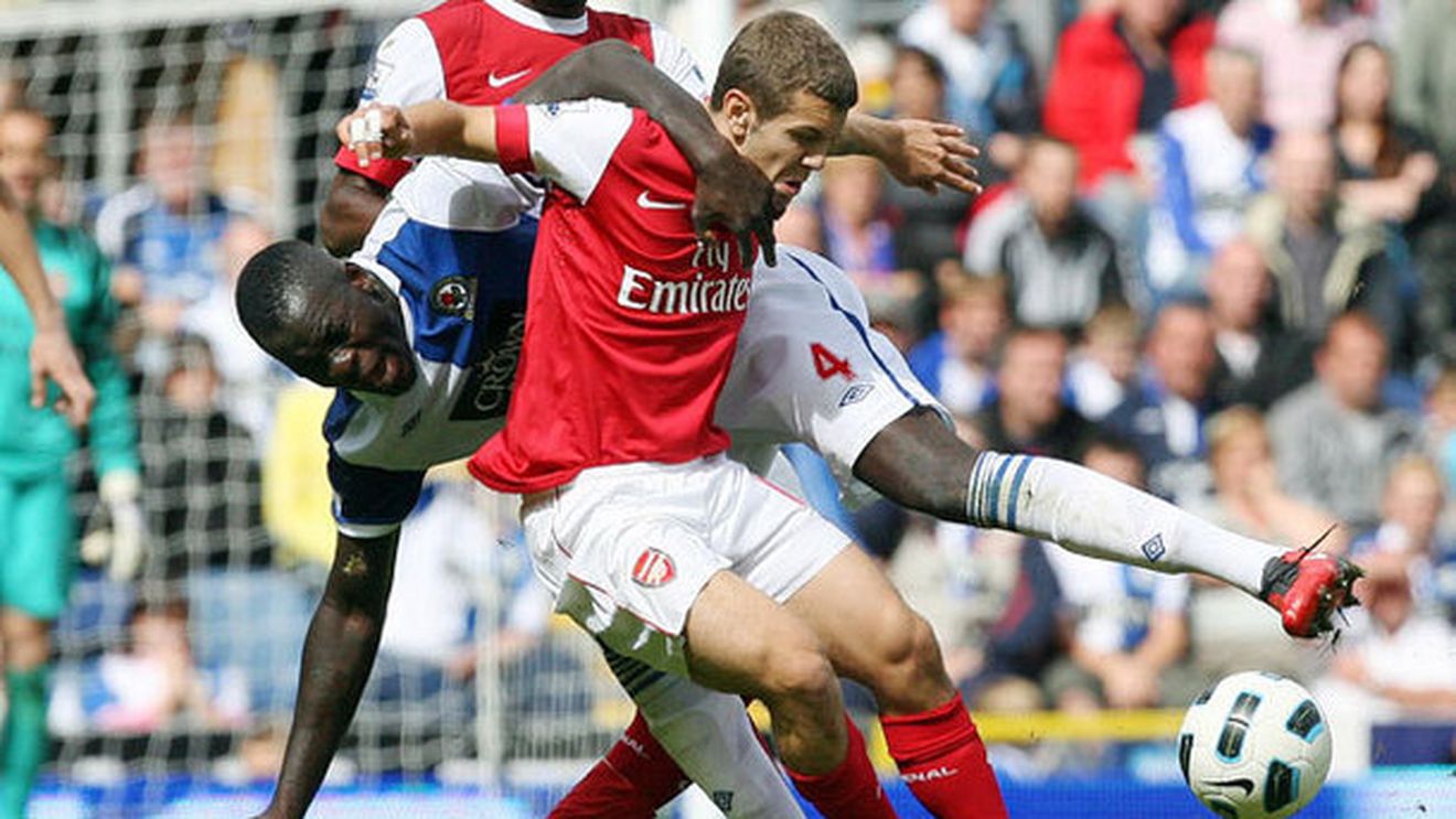 Wilshere "împărțit" de Pearce și Capello! Pușitiul lui Arsenal va juca doar partida tur cu România