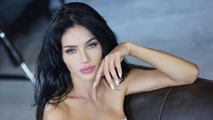 Românca care i-a dat gata pe toți fotbaliștii! Atacantul de la Fiorentina, Riccardo Saponara, a fost cucerit iremediabil de bruneta cu forme perfecte | GALERIE FOTO