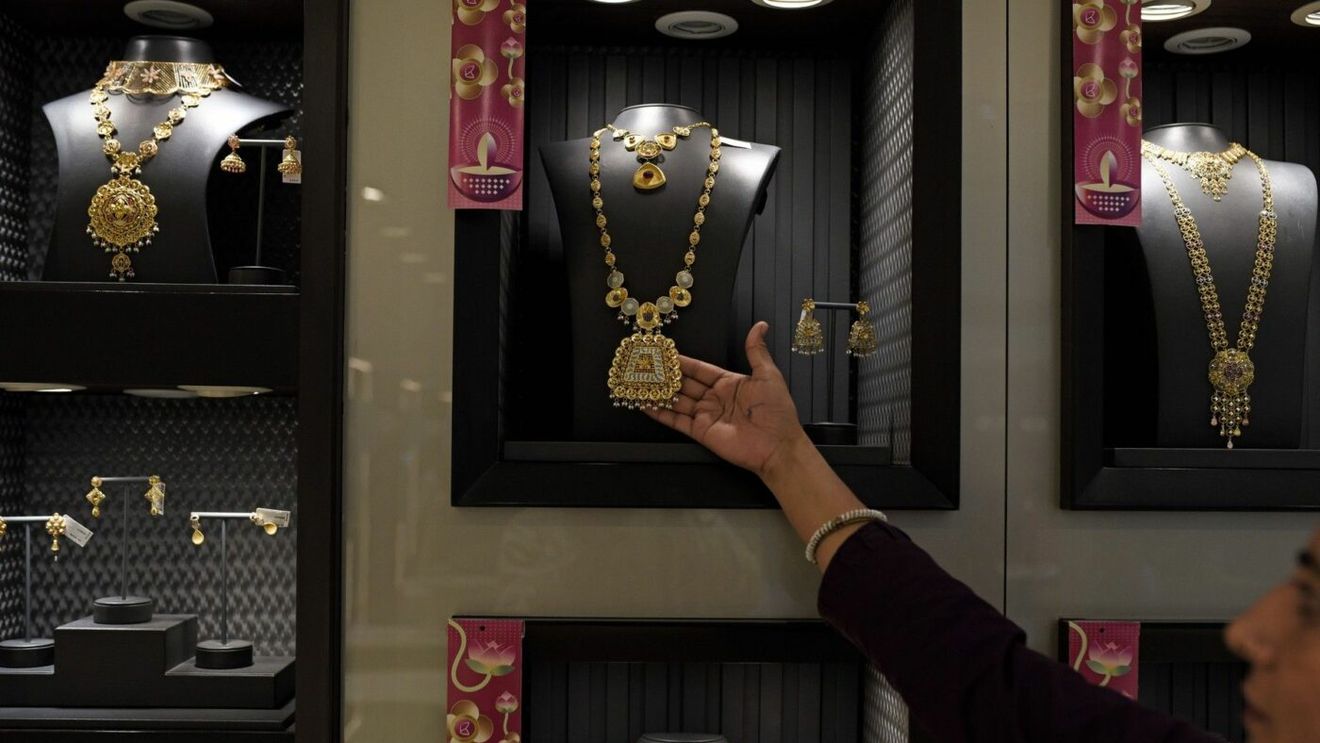 Câștigătorul Asia Express și-a cumpărat un lanț de aur de un kilogram: „Din bazar. Așa a zis că-i place, să se uite lumea la el”