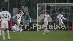 SCANDAL** Tușierul de la Napoli-Steaua, acuzat că a luat MITĂ‚ 200.000 â‚¬ de la "roș-albaștri" în 2006!