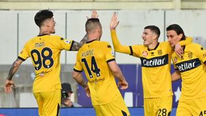 Patronul Parmei, surpriză pentru Dennis Man și Valentin Mihăilă! Românii ar putea juca pe un stadion fabulos | VIDEO