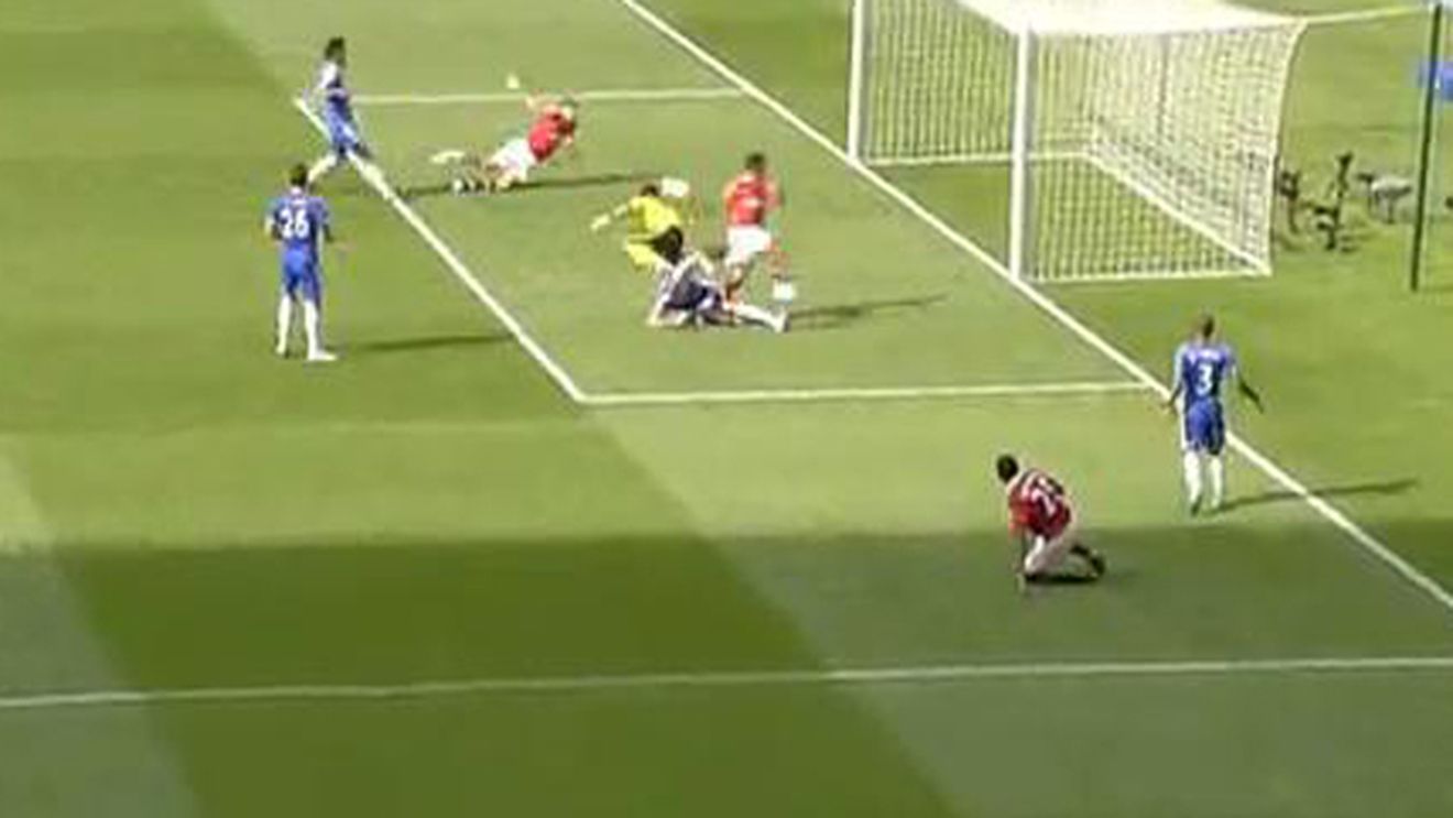 VIDEO Cel mai greu gol al carierei pentru "Chicharito" Hernandez! Cu nasul, în Supercupă