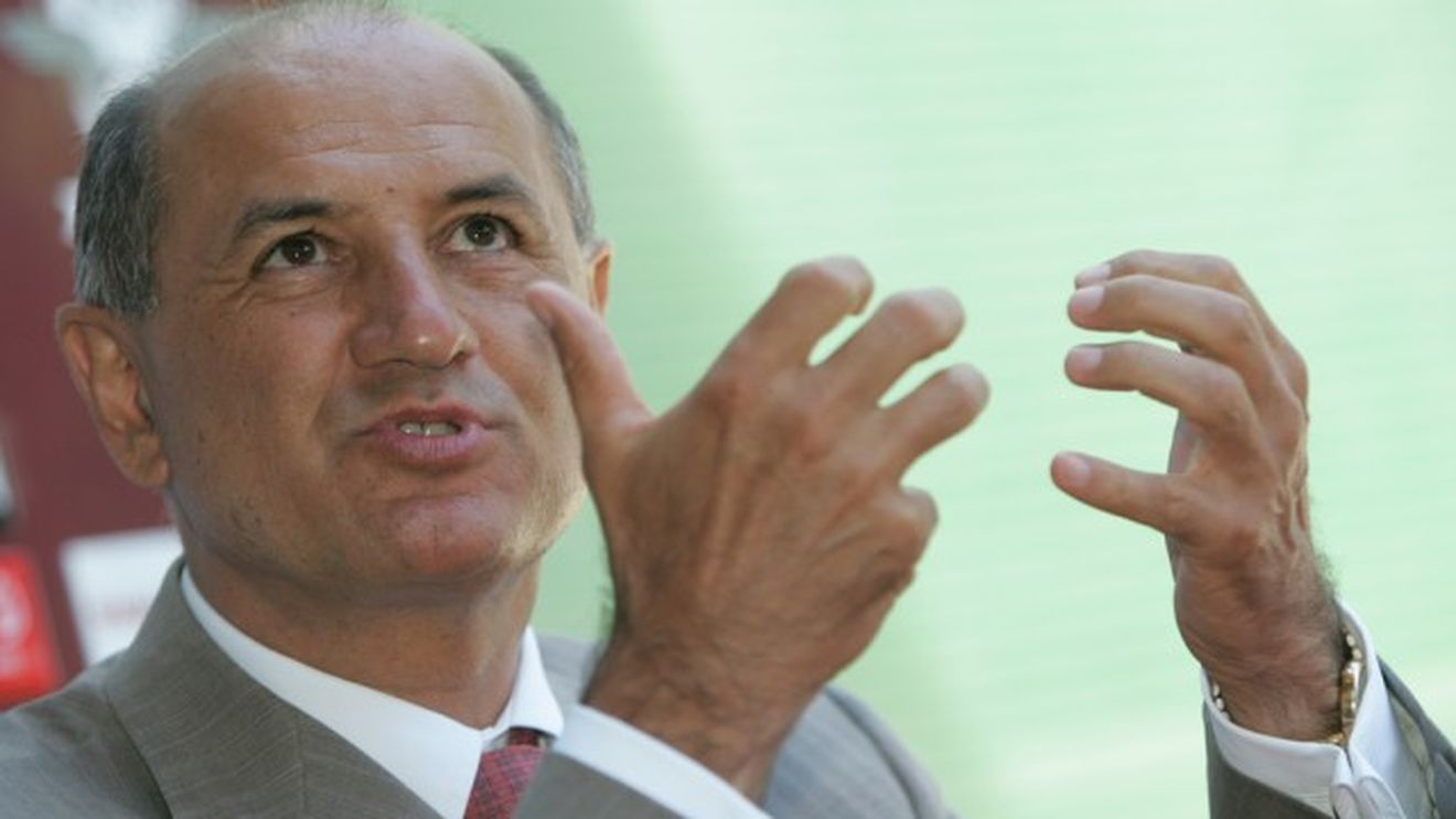 "Ne temem de 'butoane' doar când jucăm cu Becali"