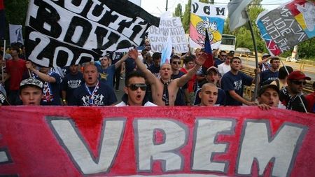 Fanii vor să-l convingă pe Dumitrescu să nu semneze!** "Oricine ar veni, nu va avea susținerea noastră"