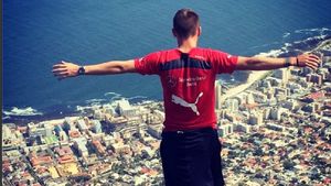 FOTO Maxim, ca la Rio! Fotbalistul a recreat statuia lui Iisus din metropola braziliană