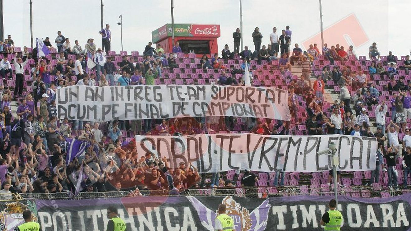 Mesajul de "Adio" al fanilor timișoreni** "Un an întreg te-am suportat! Sabău, te vrem plecat"