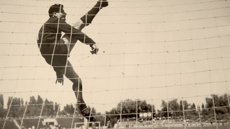 A murit fostul mare portar Ion "Țop" Voinescu. Legenda Stelei avea 88 de ani. A format goalkeeperi valoroși, a participat la JO 1952 și a câștigat titlul de șase ori 