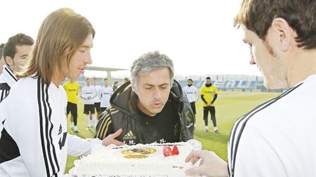 Iubit ca sarea-n tort! Război total între Mourinho și jucători:** "Ori el, ori noi!" Perez neagă totul