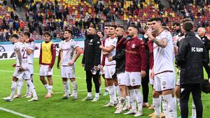 Lovitură grea pentru Rapid. Fotbalistul Rapidului a fost operat de urgență în Anglia și va lipsi o perioadă importantă