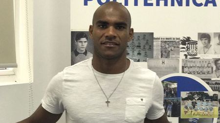 FOTO | "Pentru oraș, pentru culori!". E brazilian, are nume de campion mondial și devine asul din mâneca lui Stoican 