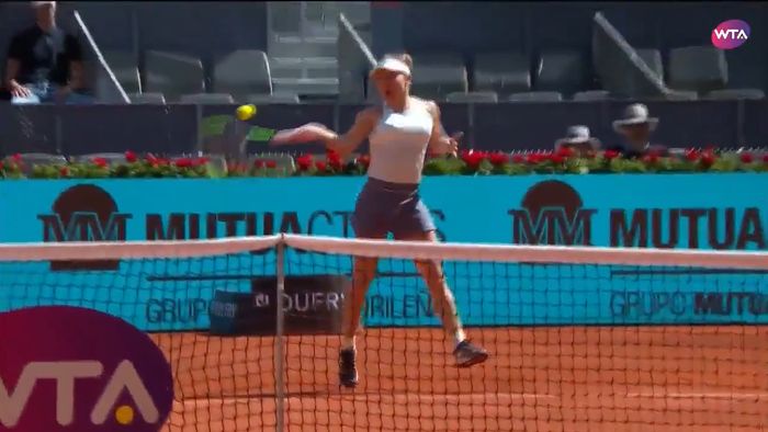VIDEO | Loviturile care au ridicat publicul în picioare la Madrid! Simona Halep "a plimbat-o" pe adversara sa și a terminat punctul cu grație