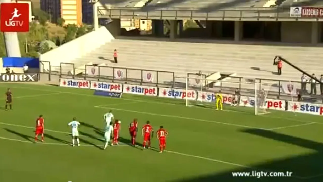VIDEO A dat-o-n bară!** Florin Cernat, salvat de coechipieri după ce a ratat un penalty
