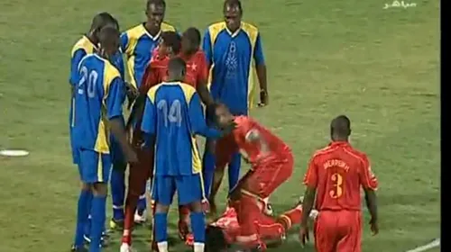 VIDEO Un fotbalist nigerian** a murit pe teren!