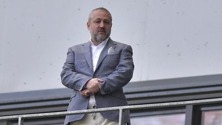 Revine moda patronilor-jucători în Superliga! Mihai Rotaru a intrat în vestiar, peste jucători, înaintea meciului Rapid - Universitatea Craiova. Cât a stat, pe ceas, finanțatorul din Bănie