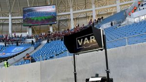 Dezvăluiri de necrezut făcute de un fost arbitru important din România! Cum s-a încercat „cumpărarea” lui: „Mi s-a întâmplat să-mi dispară de la masă arbitrii asistenți!” | EXCLUSIV ProSport Live