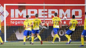 Google angajează fotbaliști cu 200 de dolari pe meci. Le plătește zborul și cazarea