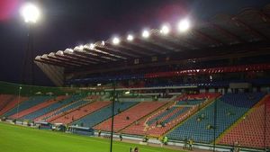 "Dacă generalii îi iau Steaua, Becali ia acasă nocturna și tribuna I!" CUM COMENTEZI?