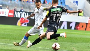 Craiova - Hermannstadt 1-1! Sibienii pleacă cu un punct de pe "Ion Oblemenco" și întrerup seria înfrângerilor consecutive. Oltenii au egalat după un penalty ușor acordat | FOTO