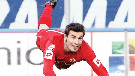 Mutu rămâne și va fi căpitanul Fiorentinei în Liga Campionilor