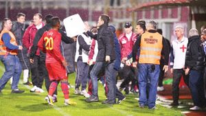 Rapidiștii reacționează după ce Comisiile i-au redus suspendarea managerului Stelei:** "E o ticăloșenie" Ce spune Taban despre licență