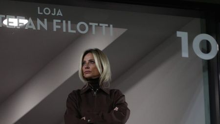 Cum a reacționat Diana Şucu, soția milionarului de la Mobexpert, când a văzut că fiul lor Andrei vinde pe internet o pereche de ghete de fotbal cu 1.200 de lei
