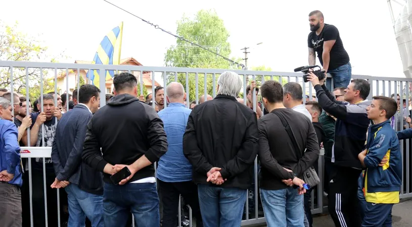 Petrolul a amânat ședința în care suporterii trebuiau să-și aleagă un nou reprezentant în conducerea clubului.** Când a fost reprogramată și comunicatul fanilor