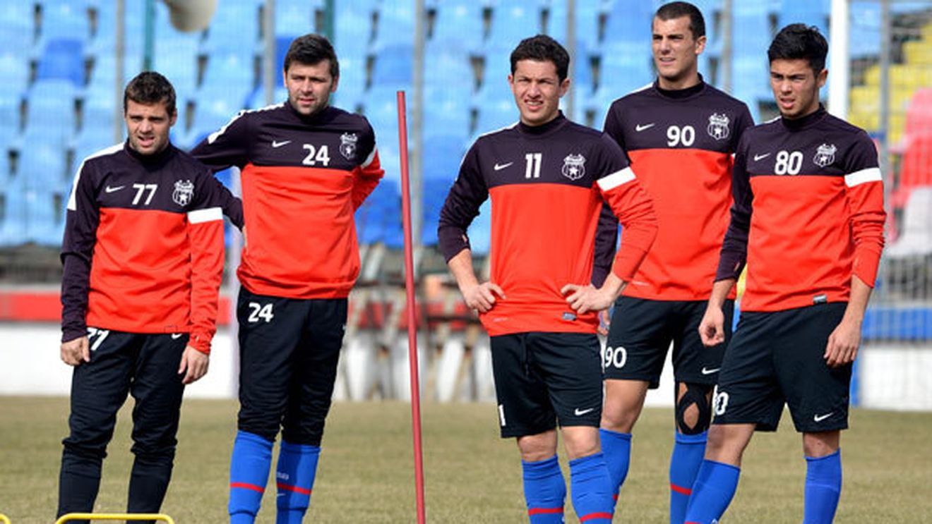 Ce ghinion pentru Steaua: Stefan Nikolic s-a accidentat chiar la antrenamentul oficial! Reghe: "Va fi operat"