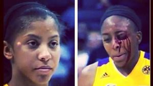 VIDEO Așa ceva nu s-a mai văzut în istoria sportului! O baschetbalistă din WNBA și-a umplut de sânge colega, de bucurie
