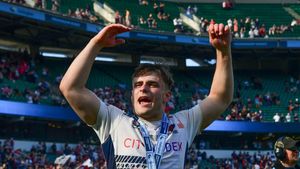 Un român de 23 de ani va juca în naționala Angliei de rugby la Cupa Mondială! Theo Dan a fost convocat în lotul de 33, după ce i-a refuzat pe "stejari”. Alin Petrache recunoaște: "M-am ținut de capul lui un an. A avut argumente” | EXCLUSIV