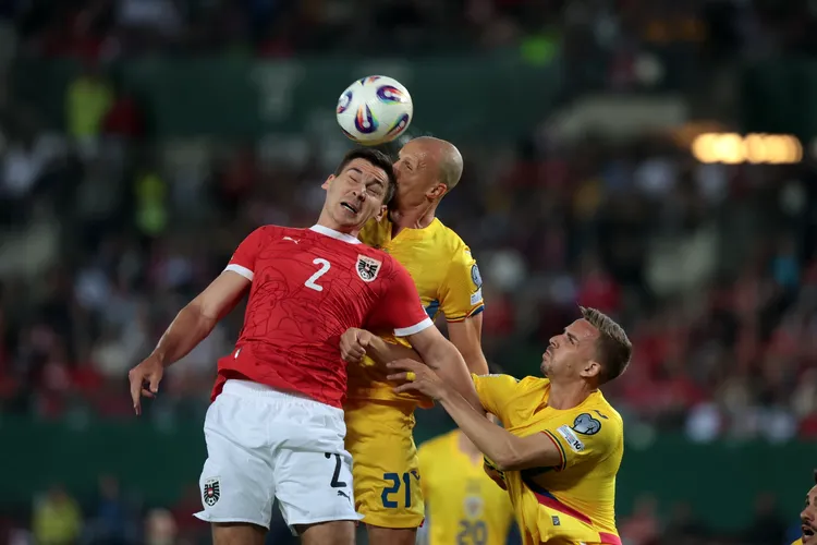 Mircea Lucescu l-a contrazis pe Gic&#259; Popescu, dup&#259; ce &bdquo;Baciul&rdquo; l-a f&#259;cut praf pe juc&#259;tor: &bdquo;Meci bun, poate cel mai valoros fotbalist al Rom&acirc;niei!&rdquo;