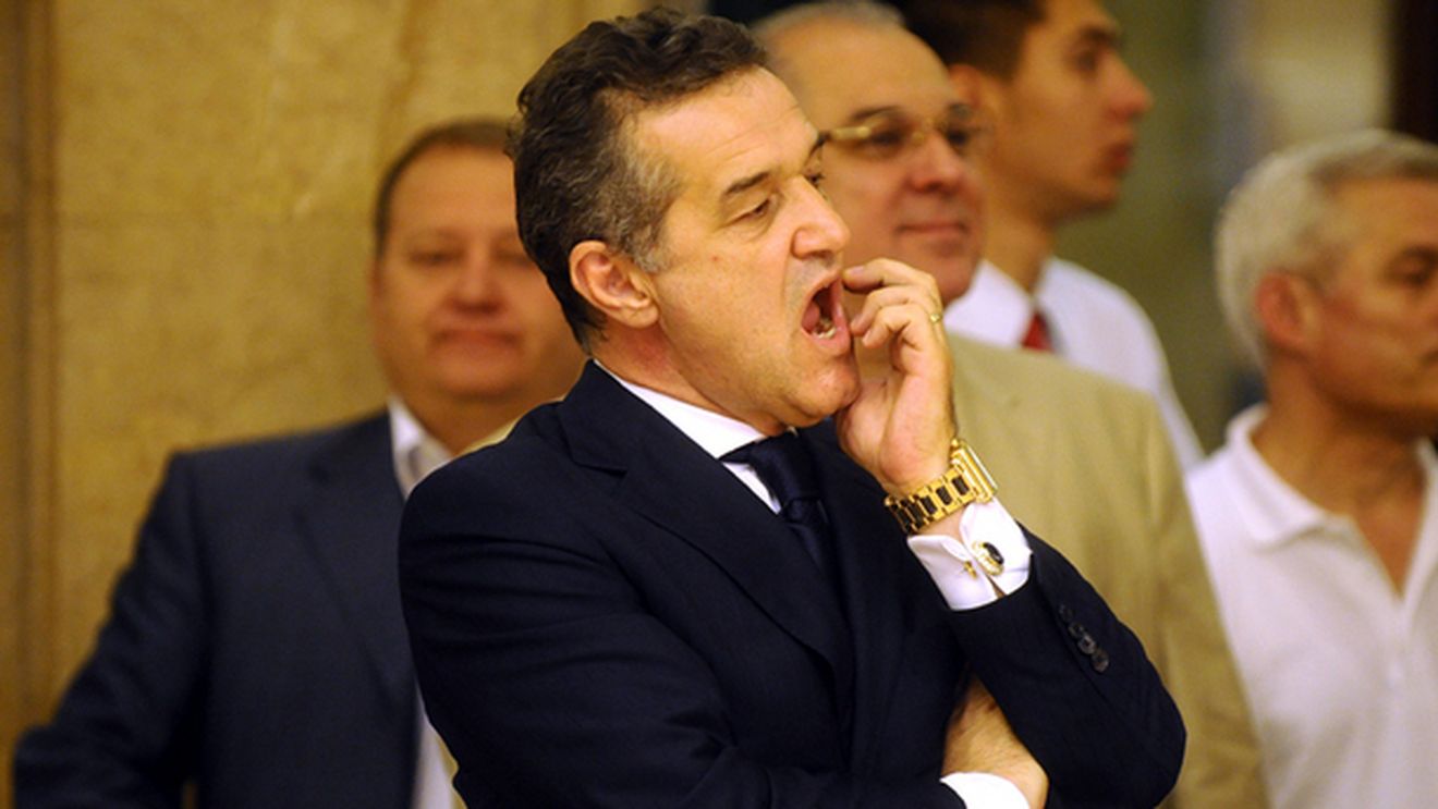 12 antrenori după Hagi și 74 de jucători aduși degeaba!** Mesajul pe care Becali nu l-a înțeles! Vorbește "Regele":