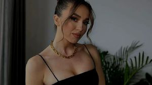 Teodora Stoica, apariție mulată pe străzile din București. Cum a fost fotografiată fiica lui Meme Stoica