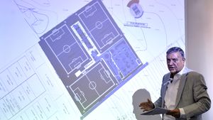 Burleanu vrea să reducă influența lui Mircea Sandu. "Nașul" ar putea fi înlocuit ca administrator al bazelor de la Mogoșoaia și de la Buftea. Doar 7.300 de euro a fost profitul în 2013