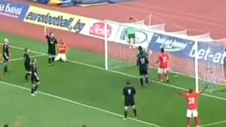 VIDEO **Cea mai mare ratare din istorie! A dat peste de pe linia porții