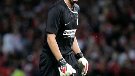 "Nimeni nu mă întreabă ce fac! Sunt sclavul imaginii mele!"