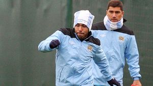 Tevez ar putea fi inclus în lotul lui City pentru meciul cu Chelsea