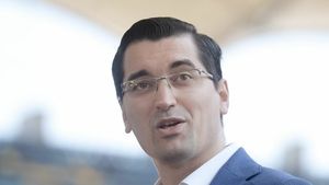 Răzvan Burleanu a luat măsuri dure după incidentul cu Marius Croitoru din meciul FCSB - FC U Craiova: „Am văzut situații care dăunează! De acum, așa vom face”. Încălcarea regulamentului va aduce o penalitate semnificativă