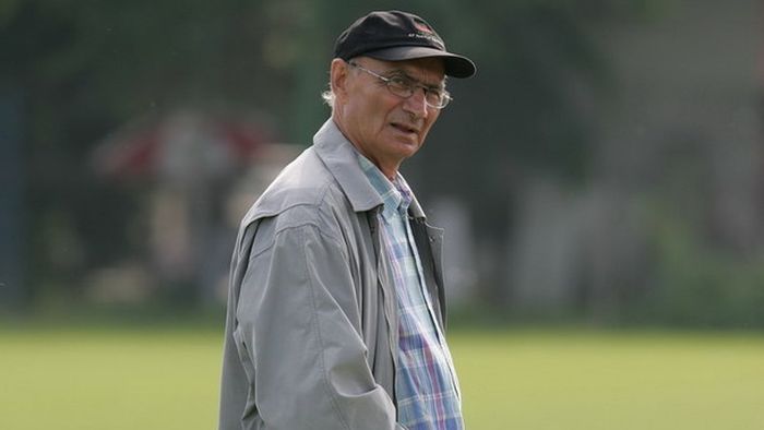 Legendarul antrenor Jackie Ionescu a murit la 88 de ani. A adus ultimul trofeu în vitrina lui Poli Timișoara. Vasile Nucă, fostul elev al „Profesorului”: „Poate fi comparat cu regizor de teatru sau film. Respira fotbal. Un vizionar”